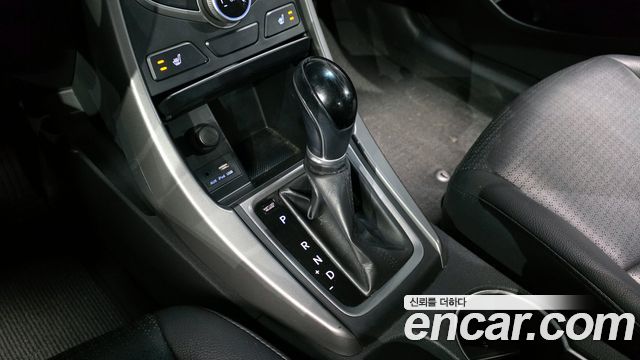 Hyundai AVANTE 2014 — photo 9