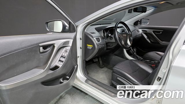 Hyundai AVANTE 2014 — photo 10