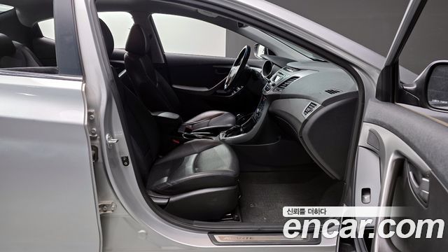 Hyundai AVANTE 2014 — photo 11
