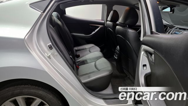 Hyundai AVANTE 2014 — photo 12