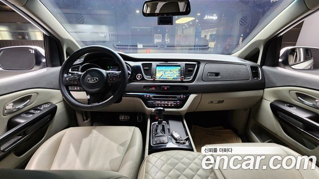 Kia Canival 2015 — photo 7