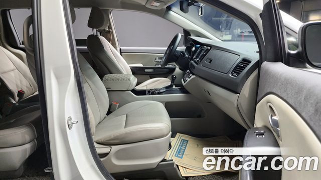 Kia Canival 2015 — photo 10