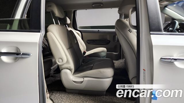 Kia Canival 2015 — photo 12