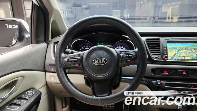 Kia Canival 2015 — photo 14