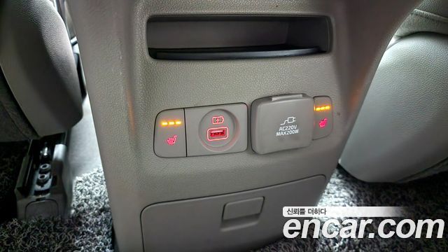 Kia Canival 2015 — photo 18