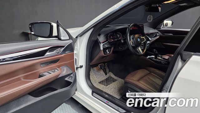 BMW Gran Turismo 2022 — photo 10