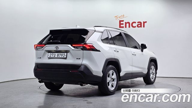 Toyota RAV4 2019 — photo 2