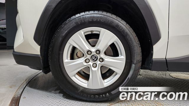 Toyota RAV4 2019 — photo 5