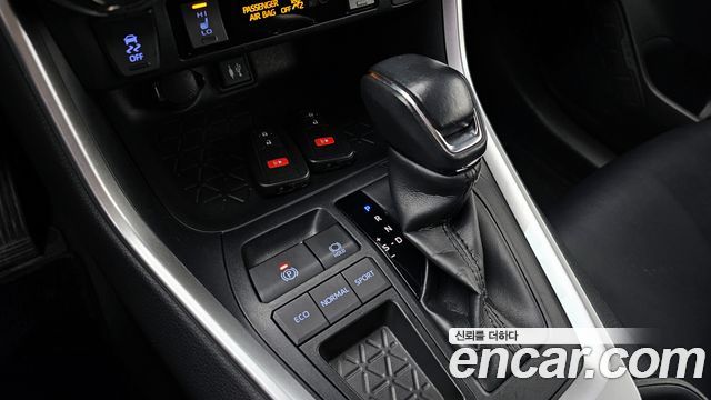 Toyota RAV4 2019 — photo 9