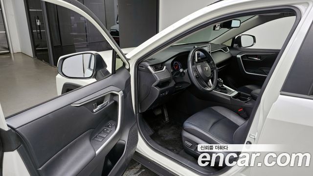 Toyota RAV4 2019 — photo 10