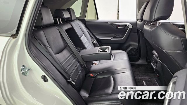 Toyota RAV4 2019 — photo 12