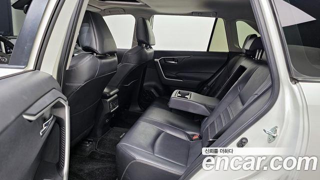 Toyota RAV4 2019 — photo 13