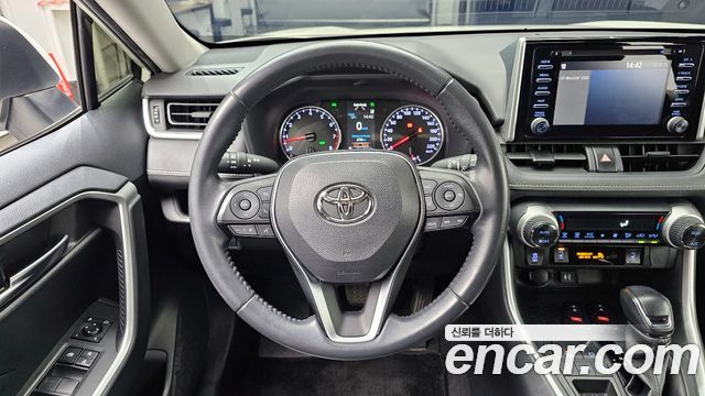 Toyota RAV4 2019 — photo 14