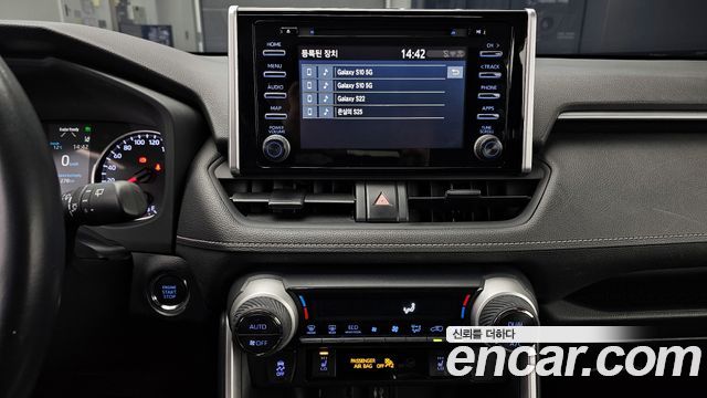 Toyota RAV4 2019 — photo 15