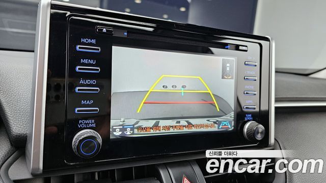 Toyota RAV4 2019 — photo 16