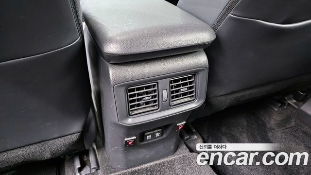 Toyota RAV4 2019 — photo 18