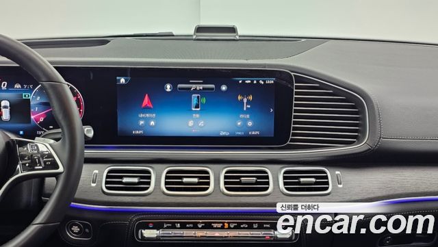 Mercedes-Benz GLE-Class 2025 — photo 16