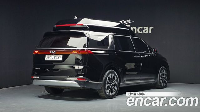Kia Canival 2022 — photo 2