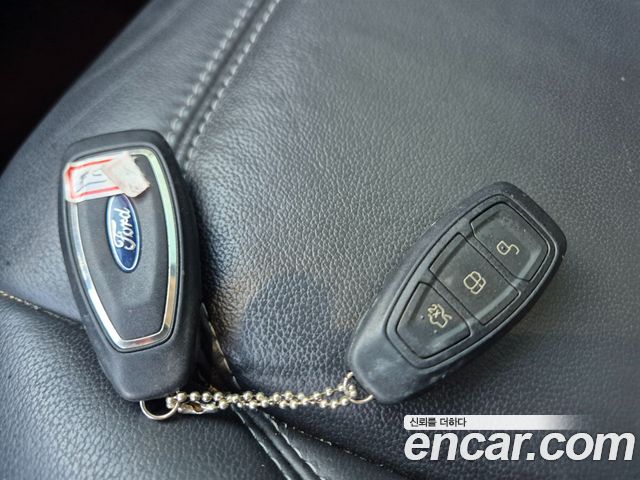 Ford Kuga 2017 — photo 18
