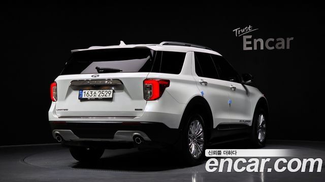 Ford Explorer 2022 — photo 2