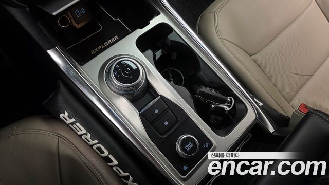 Ford Explorer 2022 — photo 9