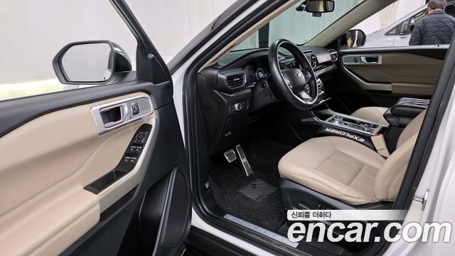 Ford Explorer 2022 — photo 10