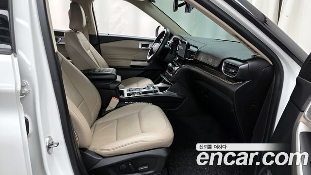 Ford Explorer 2022 — photo 11