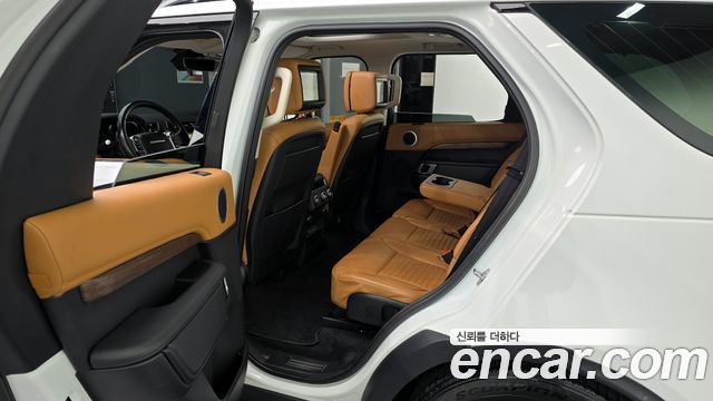 Land Rover Discovery 2017 — photo 11