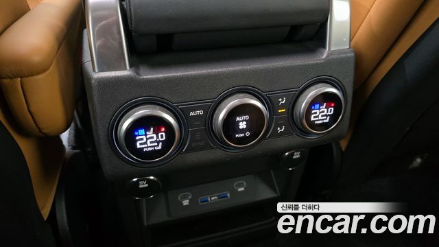 Land Rover Discovery 2017 — photo 17