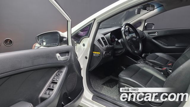 Kia K3 2015 — photo 10