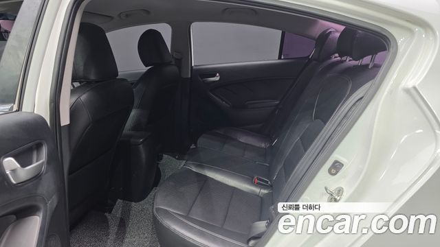 Kia K3 2015 — photo 11