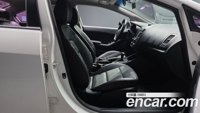 Kia K3 2015 — photo 12