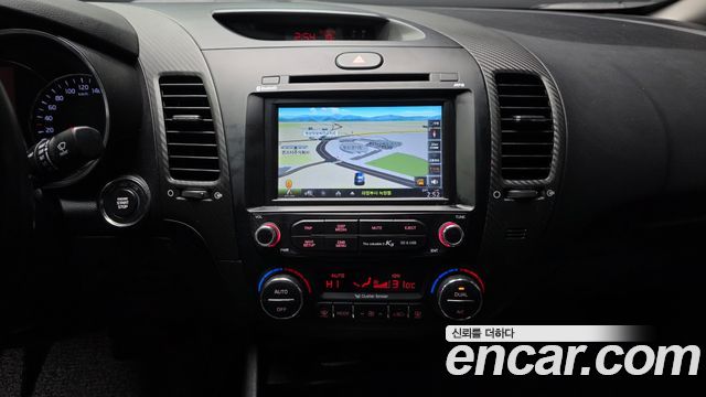 Kia K3 2015 — photo 14