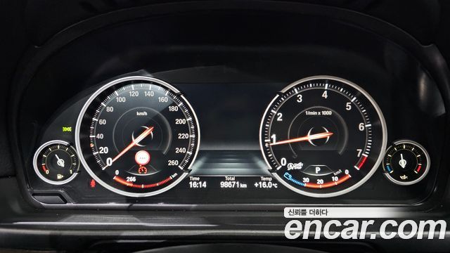 BMW 5-Series 2015 — photo 8