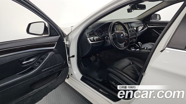 BMW 5-Series 2015 — photo 10