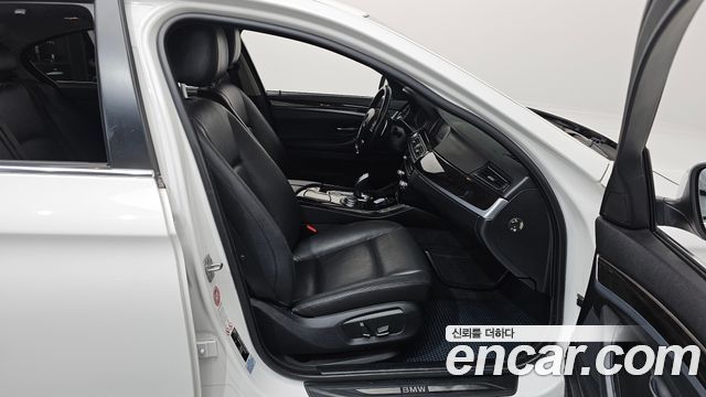 BMW 5-Series 2015 — photo 11