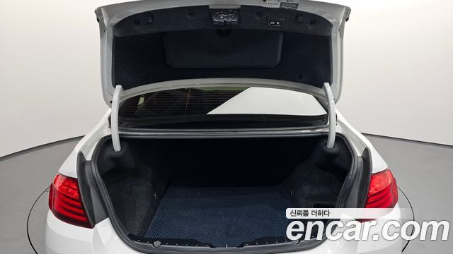 BMW 5-Series 2015 — photo 20