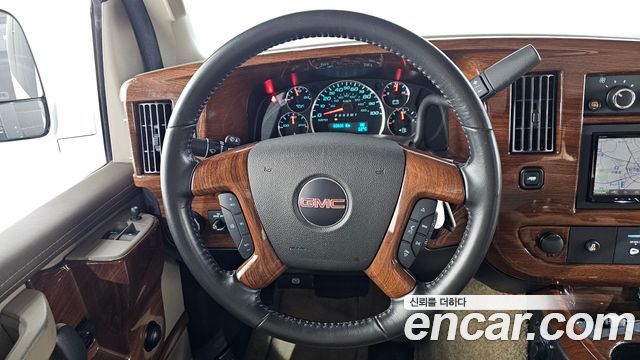 GMC Savana 2020 — photo 13