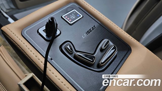 GMC Savana 2020 — photo 18