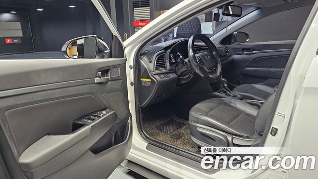 Hyundai AVANTE 2016 — photo 11