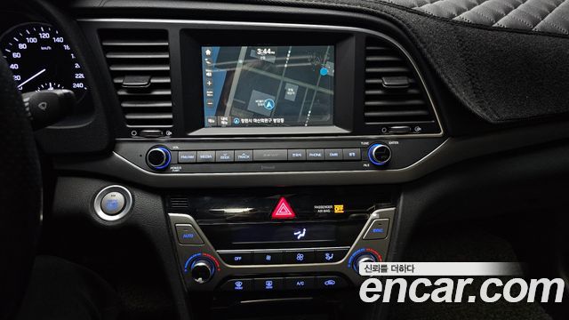 Hyundai AVANTE 2016 — photo 14