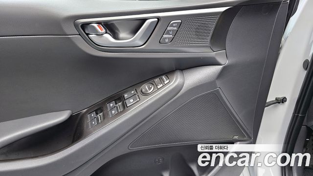 Hyundai Ioniq 2020 — photo 17