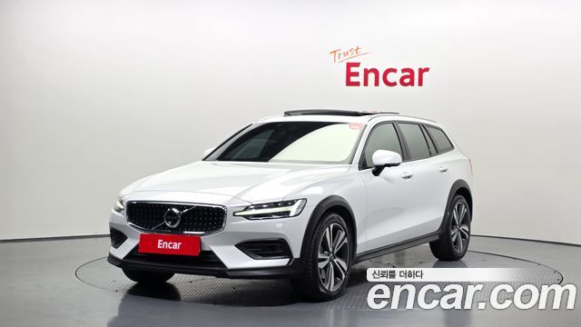 Volvo V60 2020 — photo 1