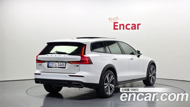 Volvo V60 2020 — photo 2