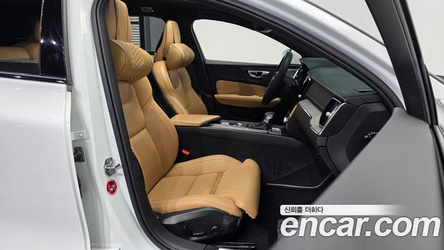 Volvo V60 2020 — photo 11