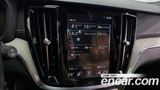 Volvo V60 2020 — photo 16