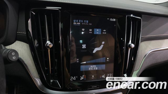 Volvo V60 2020 — photo 17