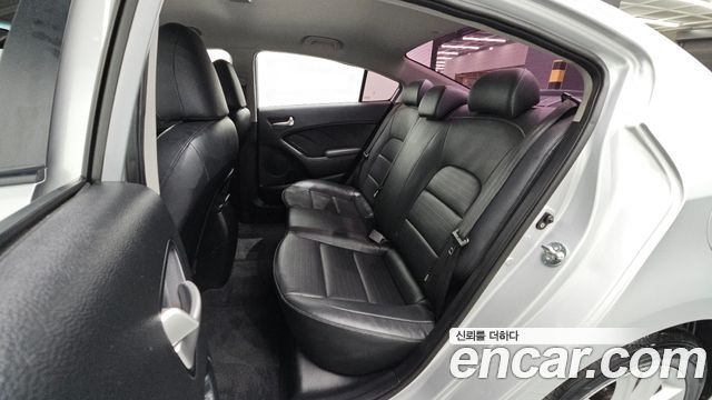 Kia K3 2017 — photo 12