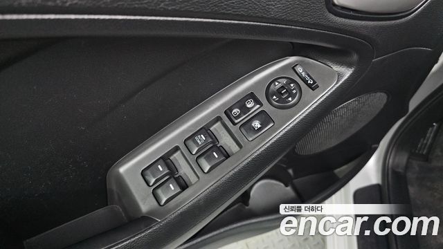 Kia K3 2017 — photo 18