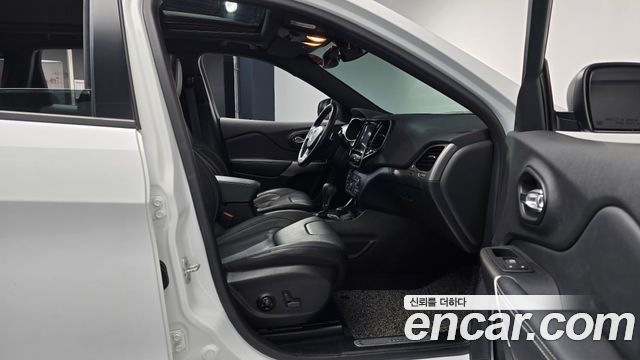Jeep Cherokee 2021 — photo 11